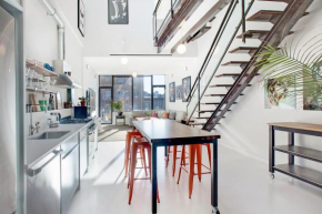 Luxury 3 bedroom Duplex Manhattan Skyline Vews